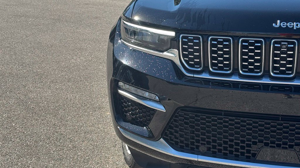 Used 2022 Jeep Grand Cherokee Summit w/ Advanced Protech Group IV AWD/4WD image 9
