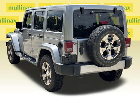Used 2016 Jeep Wrangler Unlimited Sahara w/ Connectivity Group AWD/4WD image 9