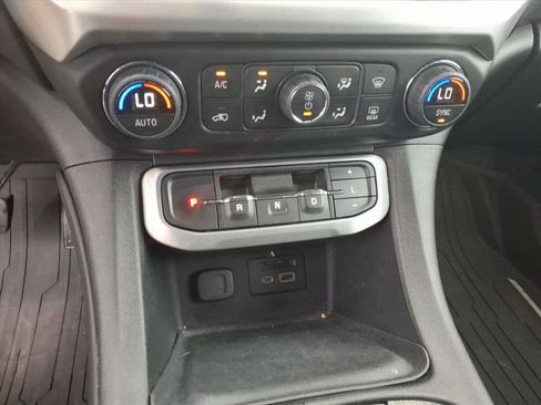 Used 2021 GMC Acadia SLT w/ Preferred Package image 21