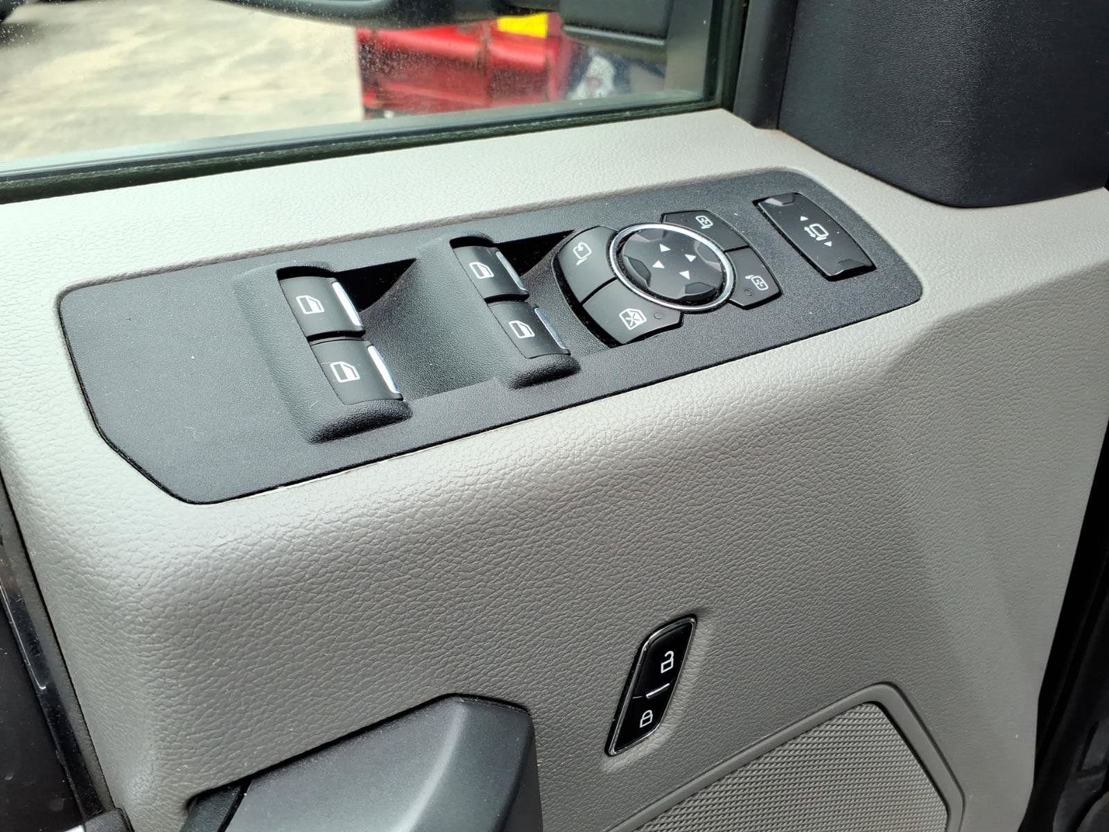 Used 2019 Ford F350 XLT w/ XLT Premium Package AWD/4WD image 15