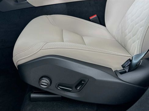 New 2026 Volvo XC90 B5 Plus w/ Protection Package image 17