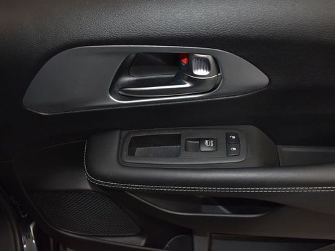 Used 2022 Chrysler Pacifica Touring-L w/ S Appearance Package image 24