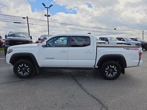 Used 2021 Toyota Tacoma TRD Off-Road w/ Technology Package AWD/4WD image 3