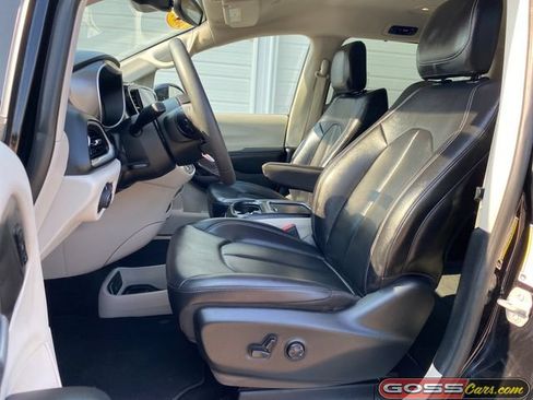 Certified 2024 Chrysler Pacifica Touring-L FWD image 25