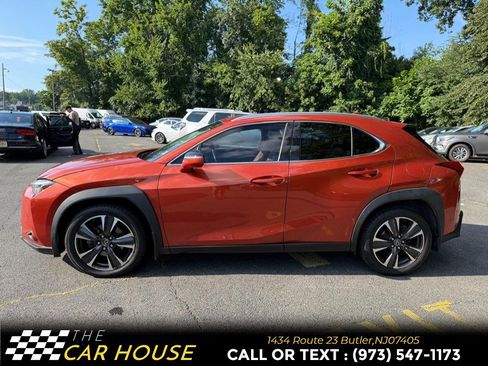 Used 2019 Lexus UX 200 w/ Premium Package FWD image 3