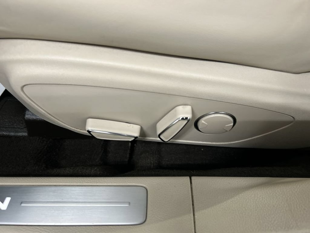 Used 2020 Lincoln MKZ AWD image 10