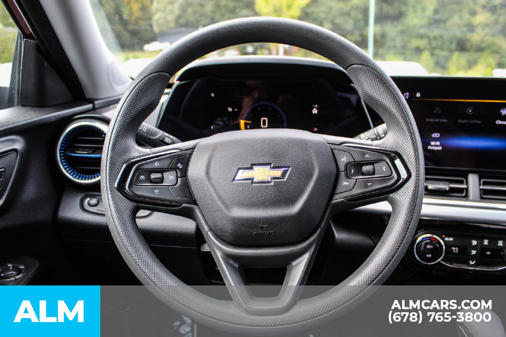 Used 2025 Chevrolet Trax LT FWD image 24