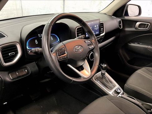 Used 2024 Hyundai Venue SEL image 12