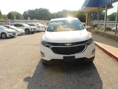 Used 2020 Chevrolet Equinox LT FWD image 2