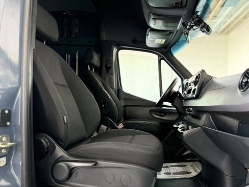 Used 2019 Mercedes-Benz Sprinter 144 image 19