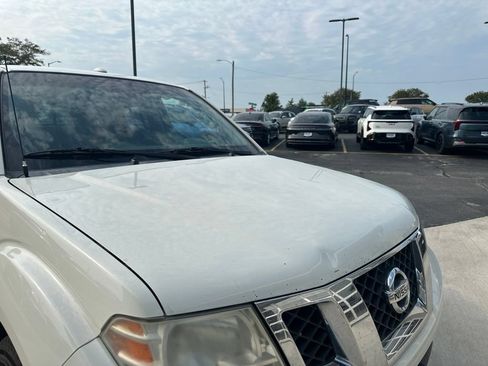 Used 2015 Nissan Frontier SV w/ SV Value Truck Package RWD image 7