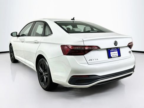 Used 2024 Volkswagen Jetta SE w/ Panoramic Sunroof Package FWD image 7
