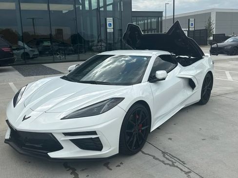 Used 2022 Chevrolet Corvette Stingray Premium Conv w/ Z51 Performance Package RWD image 11