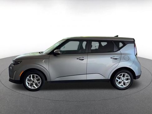 Used 2025 Kia Soul LX w/ LX Technology Package FWD image 8