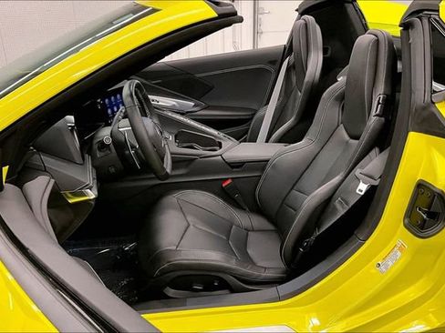 Used 2022 Chevrolet Corvette Stingray Convertible w/ Z51 Performance Package image 23