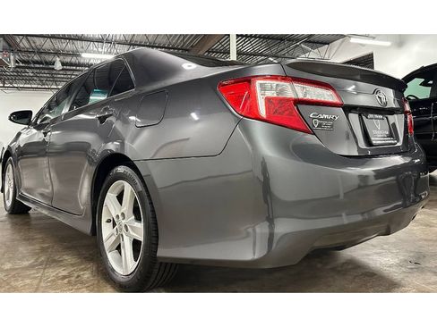 Used 2014 Toyota Camry SE FWD image 17