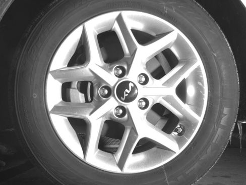 Used 2025 Kia Soul LX w/ LX Technology Package image 12