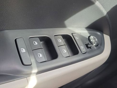 New 2026 Hyundai Venue SEL image 18