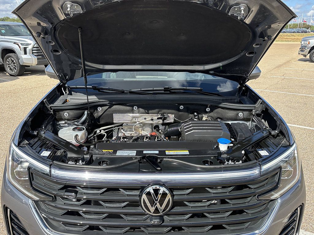 Used 2024 Volkswagen Atlas SEL Premium R-Line AWD/4WD image 4