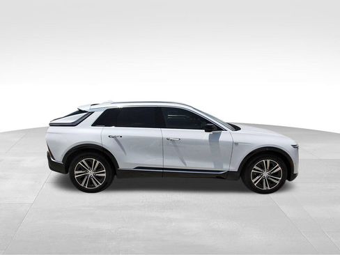 New 2026 Cadillac Lyriq Luxury AWD/4WD image 5