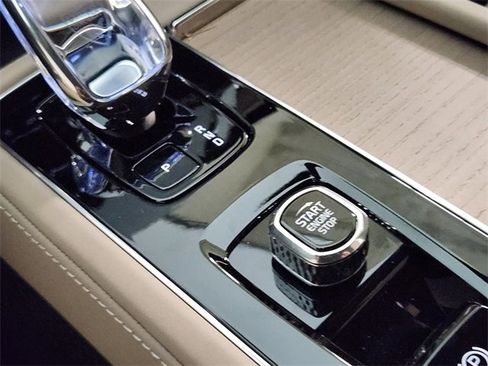 New 2026 Volvo XC90 B5 Plus w/ Protection Package Premier image 21