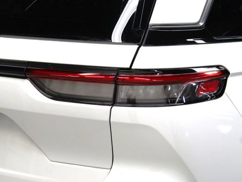 New 2026 Jeep Grand Cherokee Laredo image 39