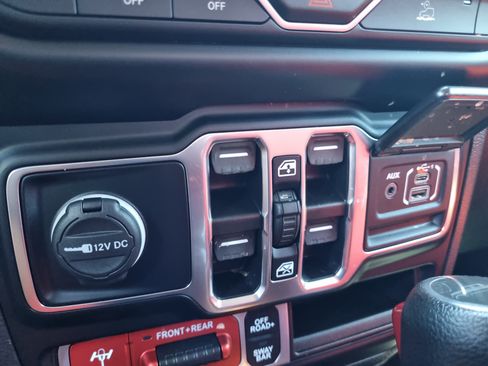 Used 2022 Jeep Gladiator Rubicon w/ Cold Weather Group AWD/4WD image 32