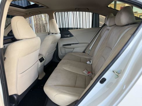 Used 2017 Honda Accord EX image 13