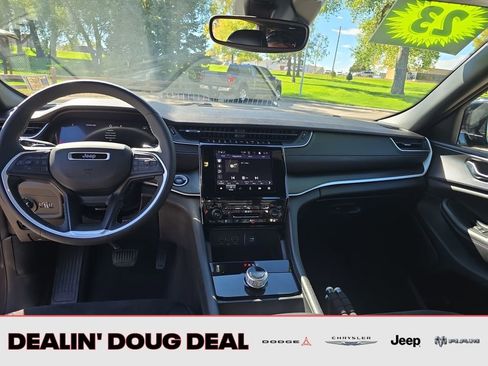 Used 2023 Jeep Grand Cherokee Altitude image 13