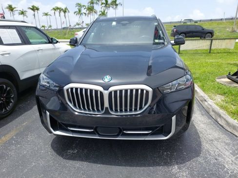 Used 2025 BMW X5 xDrive50e AWD/4WD image 2