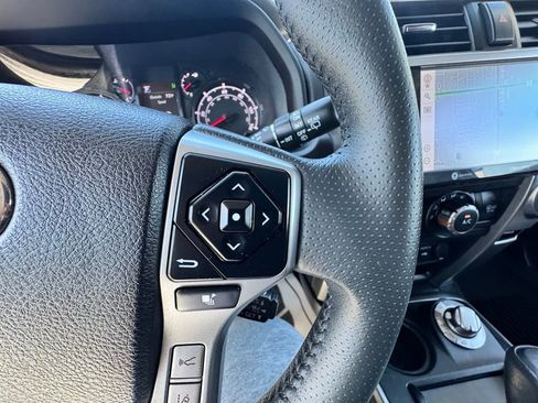 Used 2022 Toyota 4Runner SR5 Premium w/ Moonroof Package AWD/4WD image 17