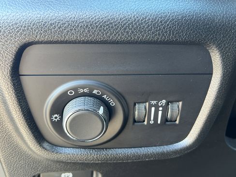 Used 2023 Jeep Grand Cherokee L Laredo image 15