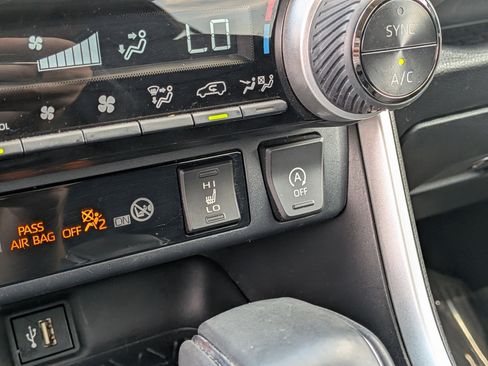 Used 2023 Toyota RAV4 XLE Premium image 34