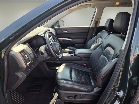 Used 2023 Nissan Pathfinder Platinum AWD/4WD image 10