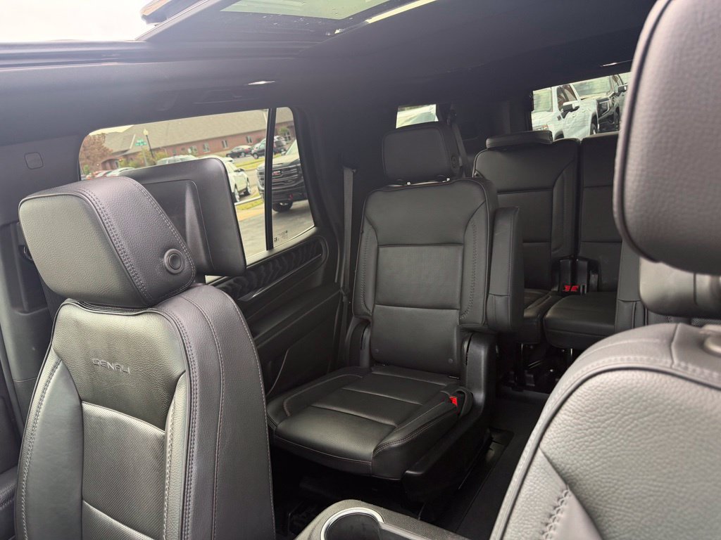 Used 2024 GMC Yukon Denali w/ Denali Reserve Package AWD/4WD image 33