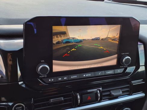 Used 2022 Nissan Pathfinder S image 15