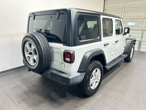 Used 2022 Jeep Wrangler Unlimited Sport AWD/4WD image 3