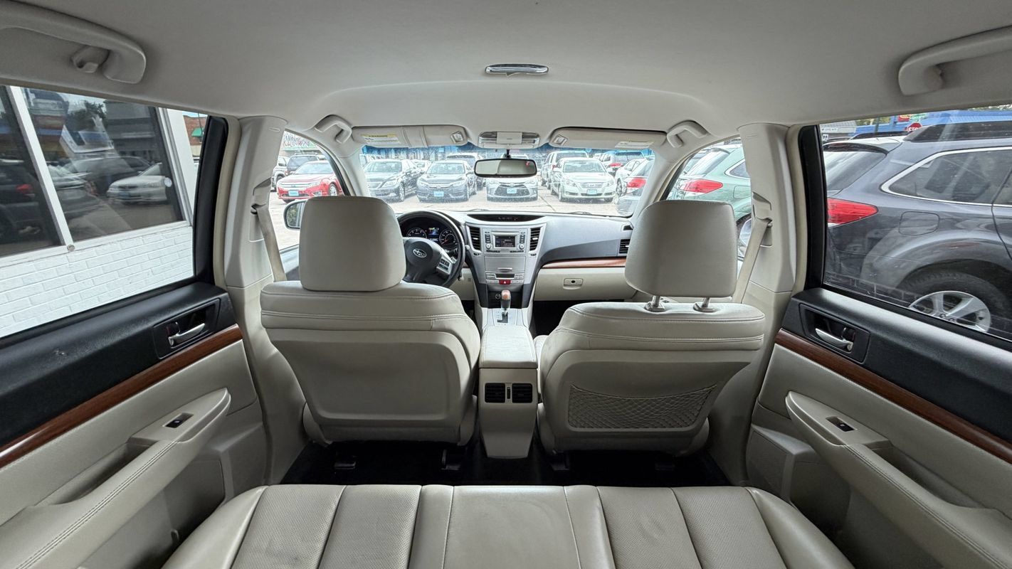 Used 2013 Subaru Outback 2.5i Limited AWD/4WD image 11