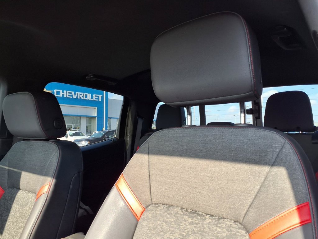 Used 2025 Chevrolet Colorado Z71 AWD/4WD image 17