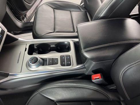 Used 2024 Ford Explorer XLT w/ Equipment Group 202A image 28