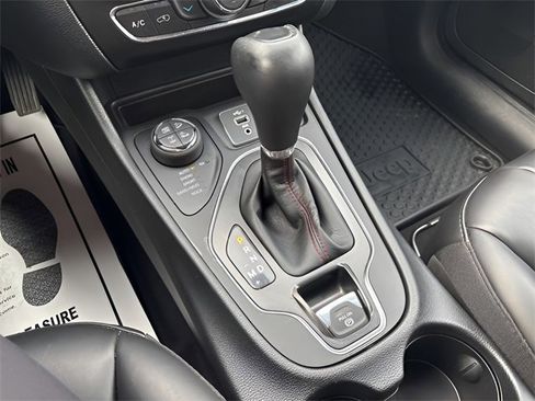 Used 2022 Jeep Cherokee Trailhawk w/ Trailer Tow Group image 17