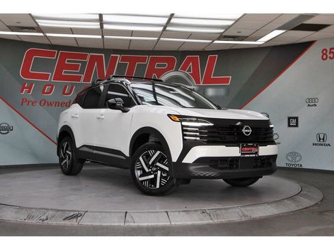 New 2026 Nissan Kicks SV w/ Charging Package FWD image 1