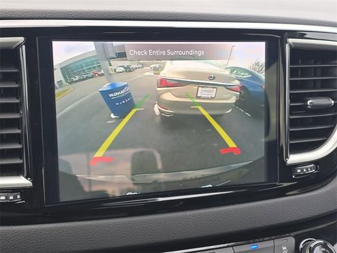 Used 2024 Chrysler Pacifica Touring-L image 22