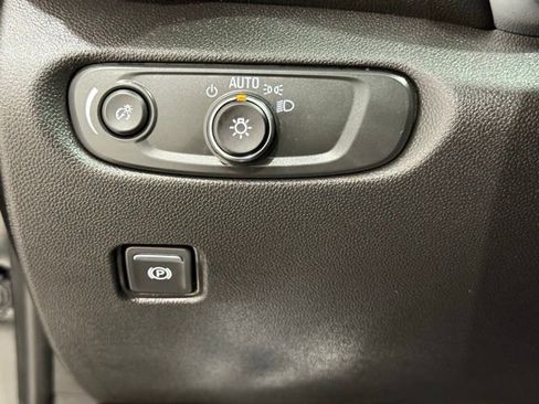 Used 2025 Chevrolet Blazer LT image 31