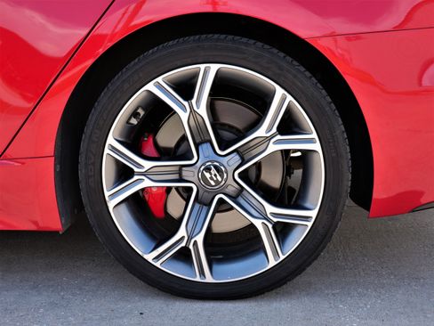 Used 2020 Kia Stinger GT1 image 17