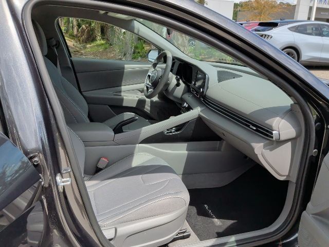 Certified 2021 Hyundai Elantra SEL FWD image 18