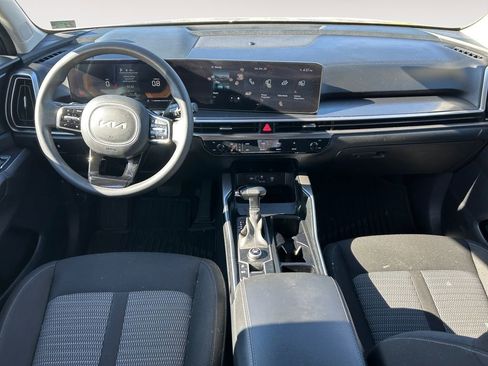 Used 2025 Kia Sorento LX image 10