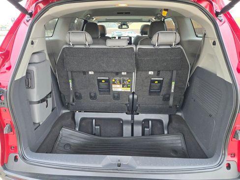 Used 2023 Toyota Sienna XLE image 19