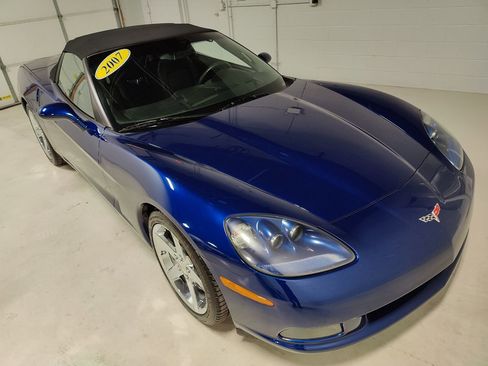 Used 2007 Chevrolet Corvette Convertible w/ Preferred Equipment Group image 2