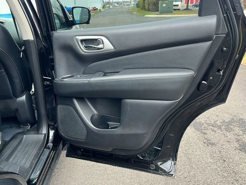 Used 2018 Nissan Pathfinder SL w/ Cargo Package image 17